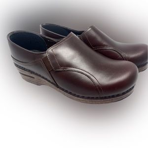NEW Dansko  DK BROWN Smooth Texture LEATHER Clogs Shoes Womens Size 39 8.5/9 US